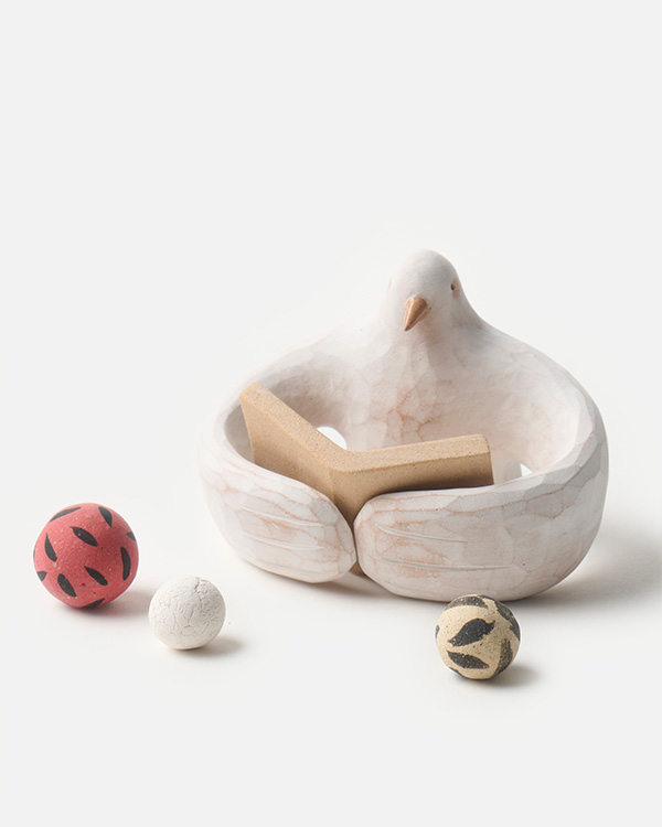 Ceramic Clay Sculpture by Yi Shao Jie Mo - Bird Diary - Reading